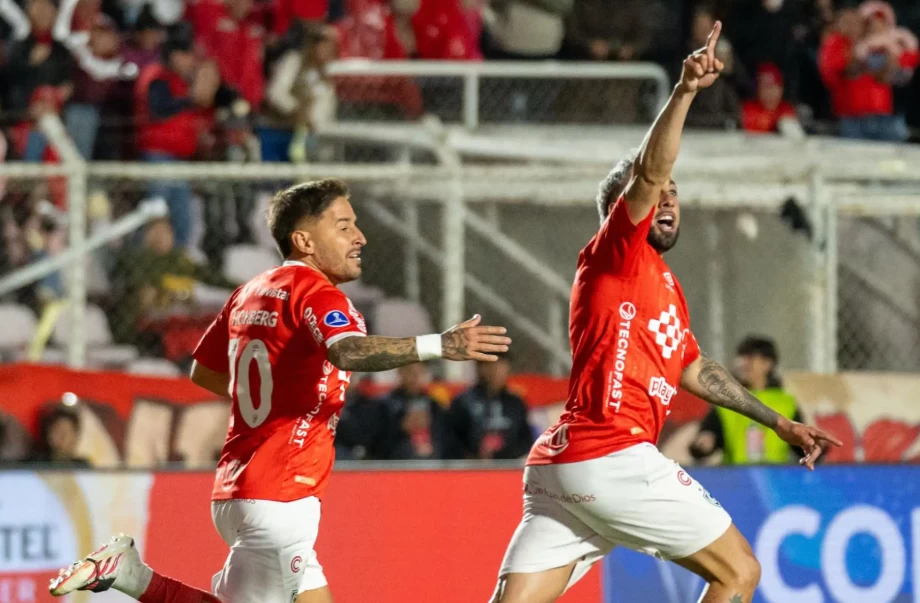 Cienciano vence 2-0 a Montevideo City Torque y toma ventaja en los cuartos de final de la Copa Sudamericana