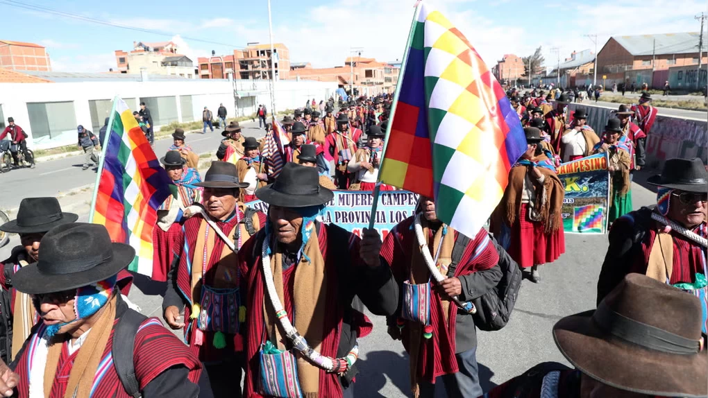 Gobierno de Bolivia alerta por grupos armados en marcha de afines a Evo