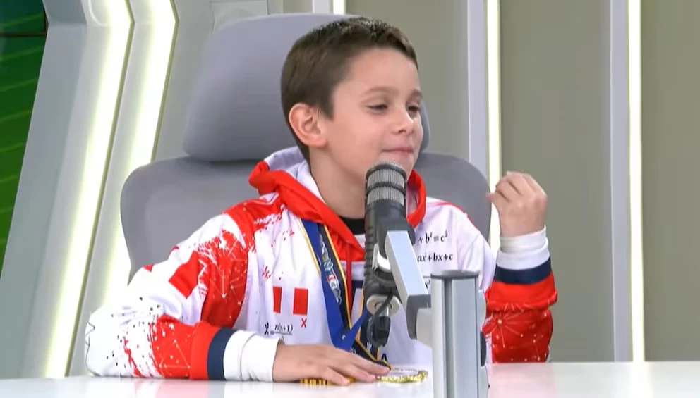 Fabio Bravo, el niño peruano-venezolano de 9 años que se coronó campeón mundial de matemáticas en Singapur representando al Perú