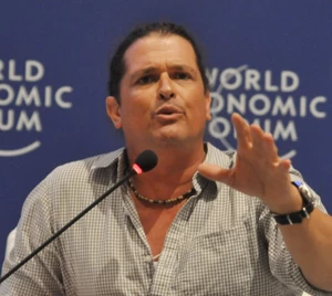 Carlos Vives revive la esencia del vinilo