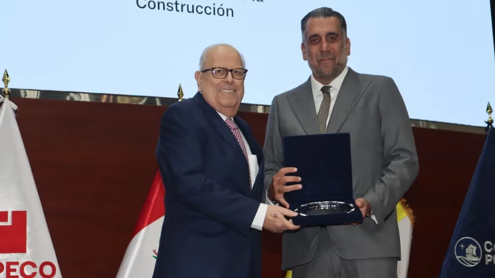 Velarde advierte retos y pide servicio público fuerte
