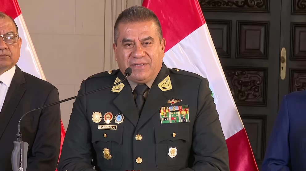 Mininter oficializa retiro de Óscar Arriola y Fredy López asume la comandancia de la PNP