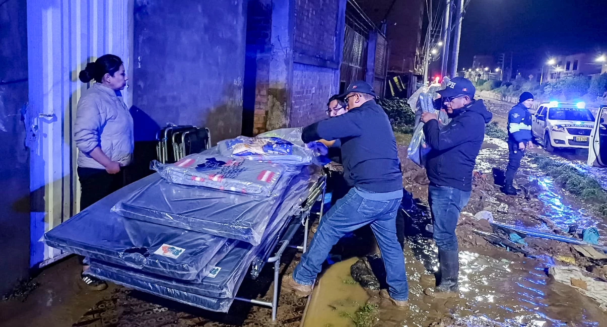 Apoyo humanitario a familias tras inundación